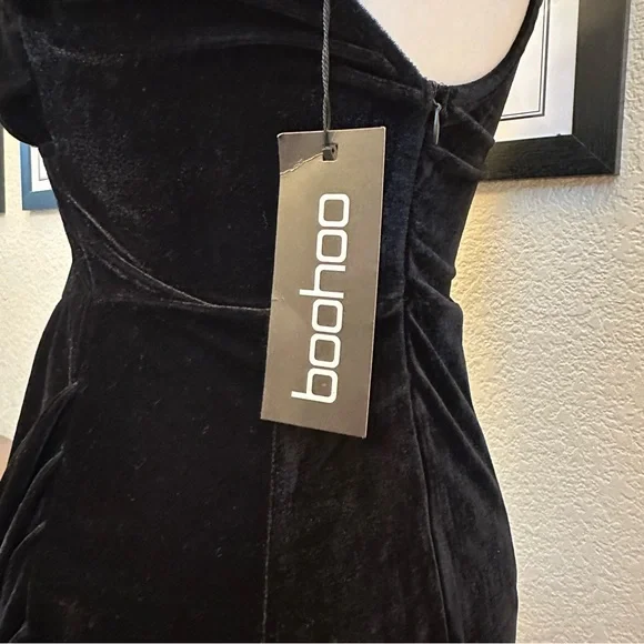 NWT Boohoo Black Velvet Dress | Size 4 | Gorgeous Night-Out Look - Picture 7 of 9